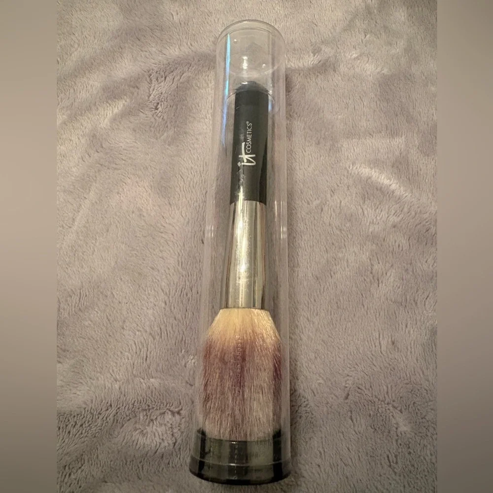 It cosmetics Heavenly Luxe Wand Ball Powder Brush #8 New never opened retail $50